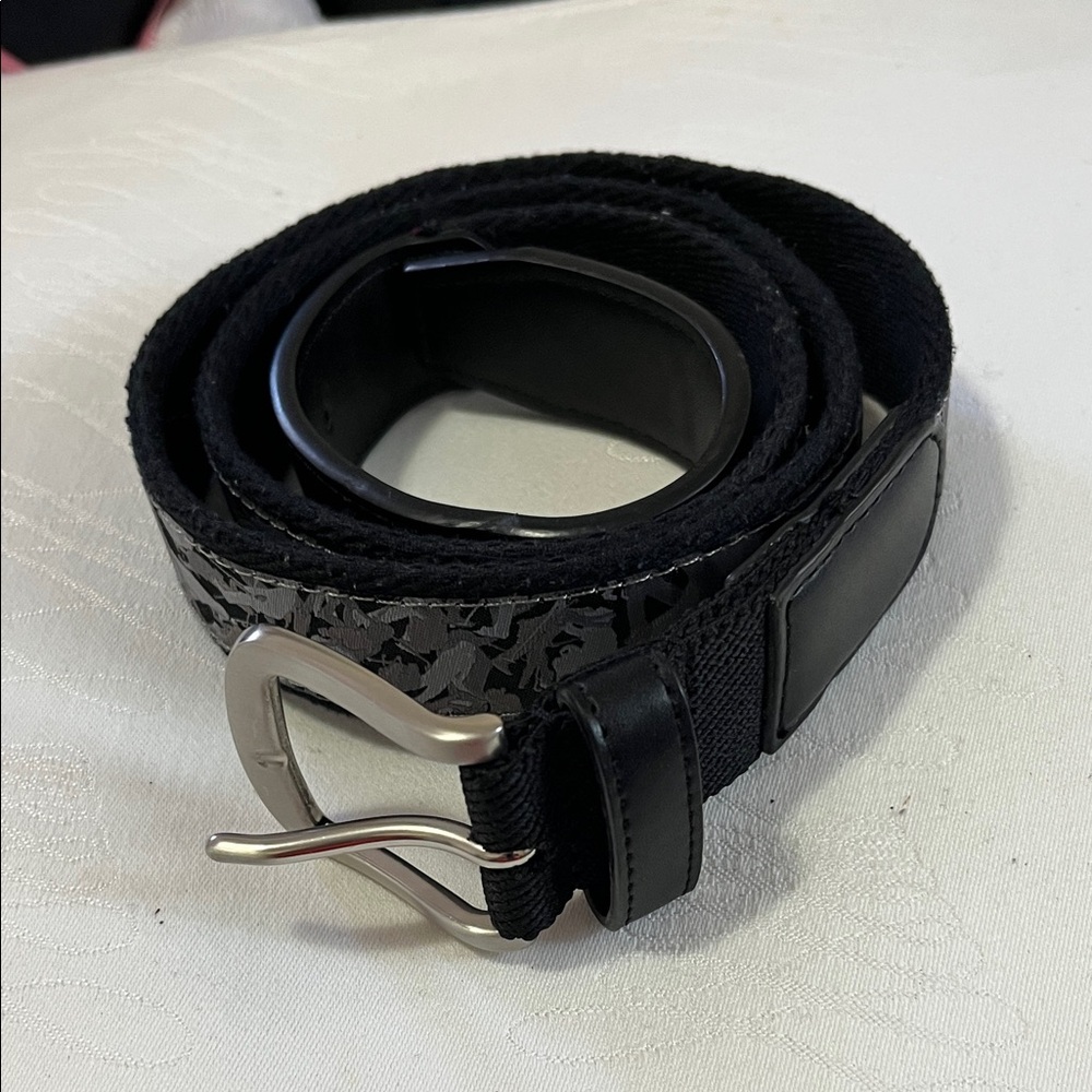 Stylish Black Men's Belt with Silver Buckle